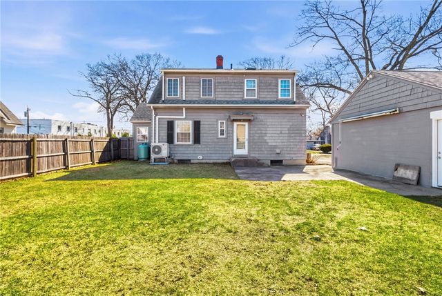 21 Earlham Way, Warwick, RI 02886