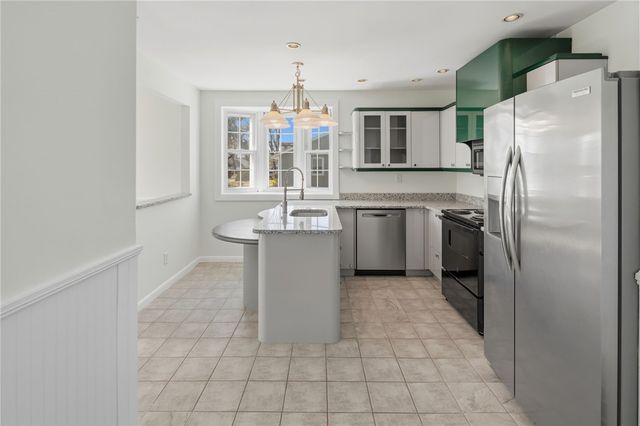 21 Earlham Way, Warwick, RI 02886