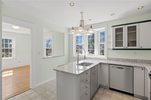 21 Earlham Way, Warwick, RI 02886