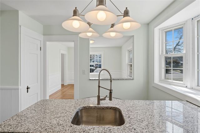 21 Earlham Way, Warwick, RI 02886