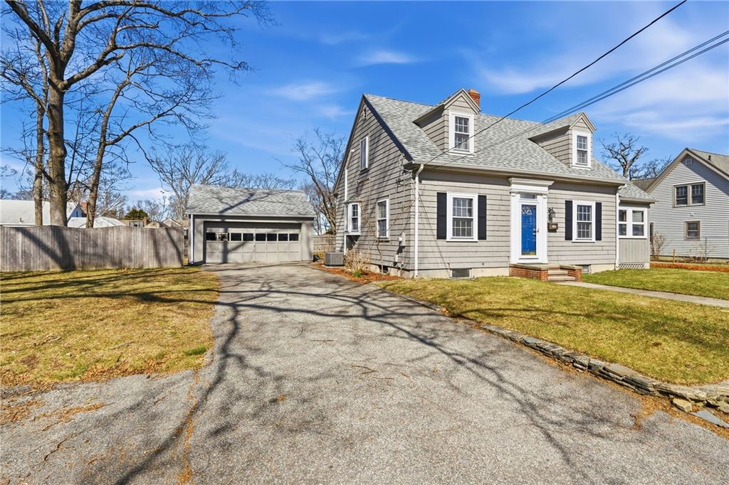 21 Earlham Way, Warwick, RI 02886
