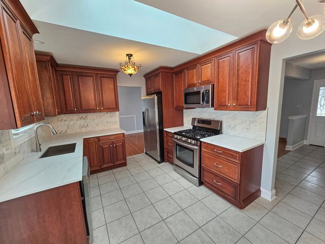 8842 Briarwood Lane, Orland Park, IL 60462
