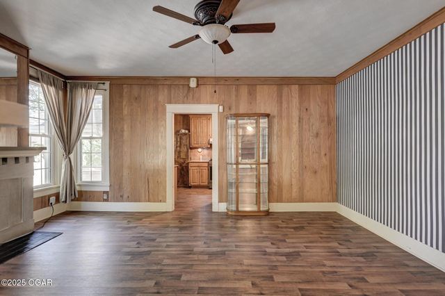 1830 S Maple Street, Carthage, MO 64836