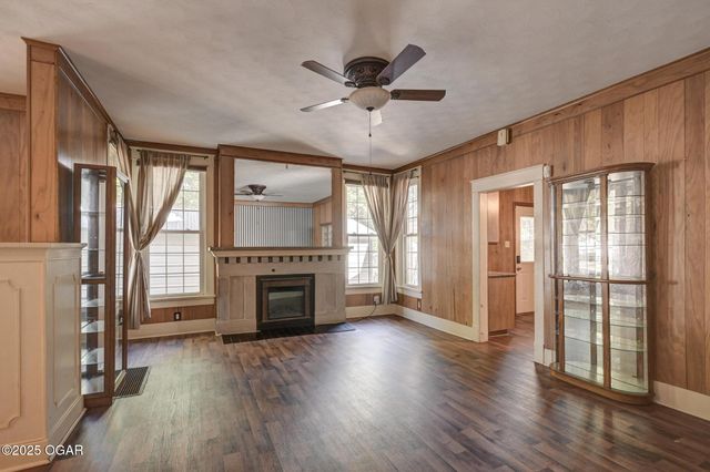 1830 S Maple Street, Carthage, MO 64836