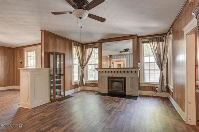 1830 S Maple Street, Carthage, MO 64836