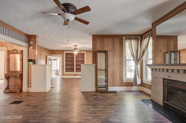 1830 S Maple Street, Carthage, MO 64836