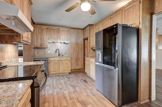 1830 S Maple Street, Carthage, MO 64836