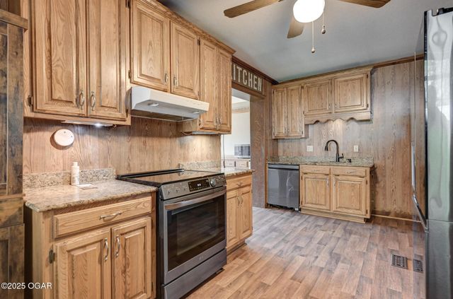 1830 S Maple Street, Carthage, MO 64836