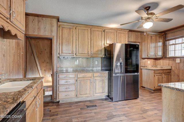 1830 S Maple Street, Carthage, MO 64836