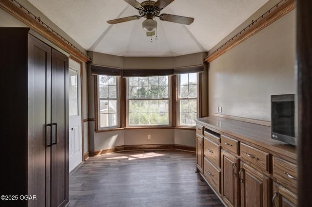 1830 S Maple Street, Carthage, MO 64836