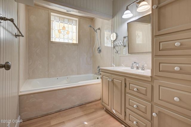 1830 S Maple Street, Carthage, MO 64836