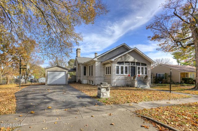 1830 S Maple Street, Carthage, MO 64836