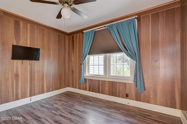 1830 S Maple Street, Carthage, MO 64836