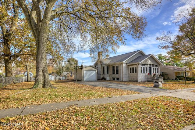 1830 S Maple Street, Carthage, MO 64836