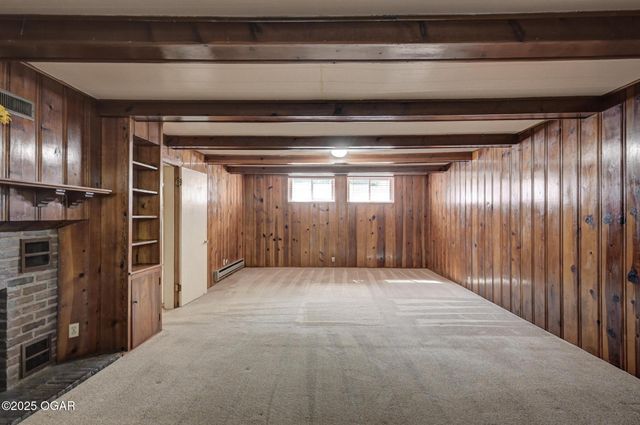 1830 S Maple Street, Carthage, MO 64836