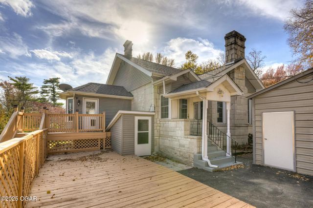 1830 S Maple Street, Carthage, MO 64836