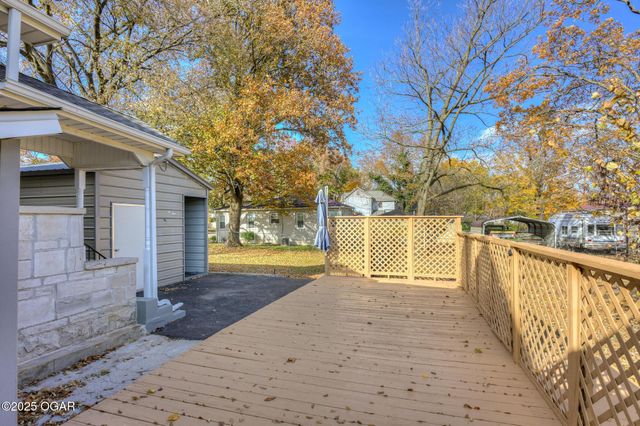 1830 S Maple Street, Carthage, MO 64836