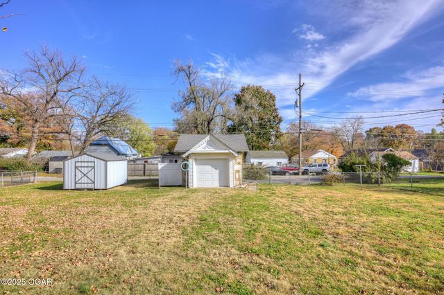 1830 S Maple Street, Carthage, MO 64836