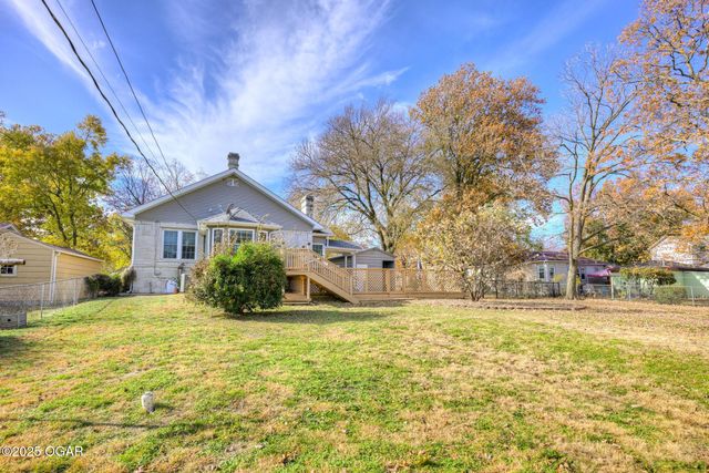 1830 S Maple Street, Carthage, MO 64836