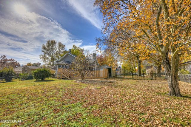 1830 S Maple Street, Carthage, MO 64836