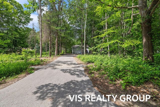 17501 W Spring Lake Road, Spring Lake, MI 49456