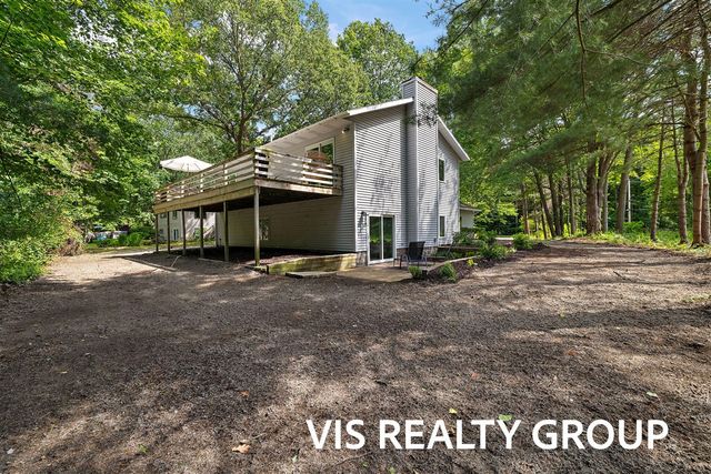 17501 W Spring Lake Road, Spring Lake, MI 49456