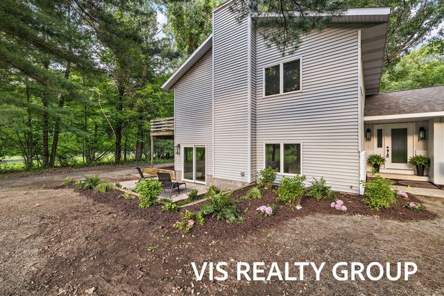 17501 W Spring Lake Road, Spring Lake, MI 49456