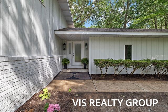 17501 W Spring Lake Road, Spring Lake, MI 49456