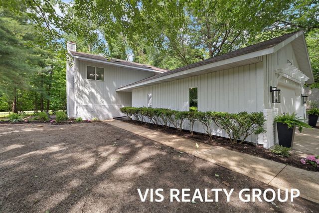 17501 W Spring Lake Road, Spring Lake, MI 49456