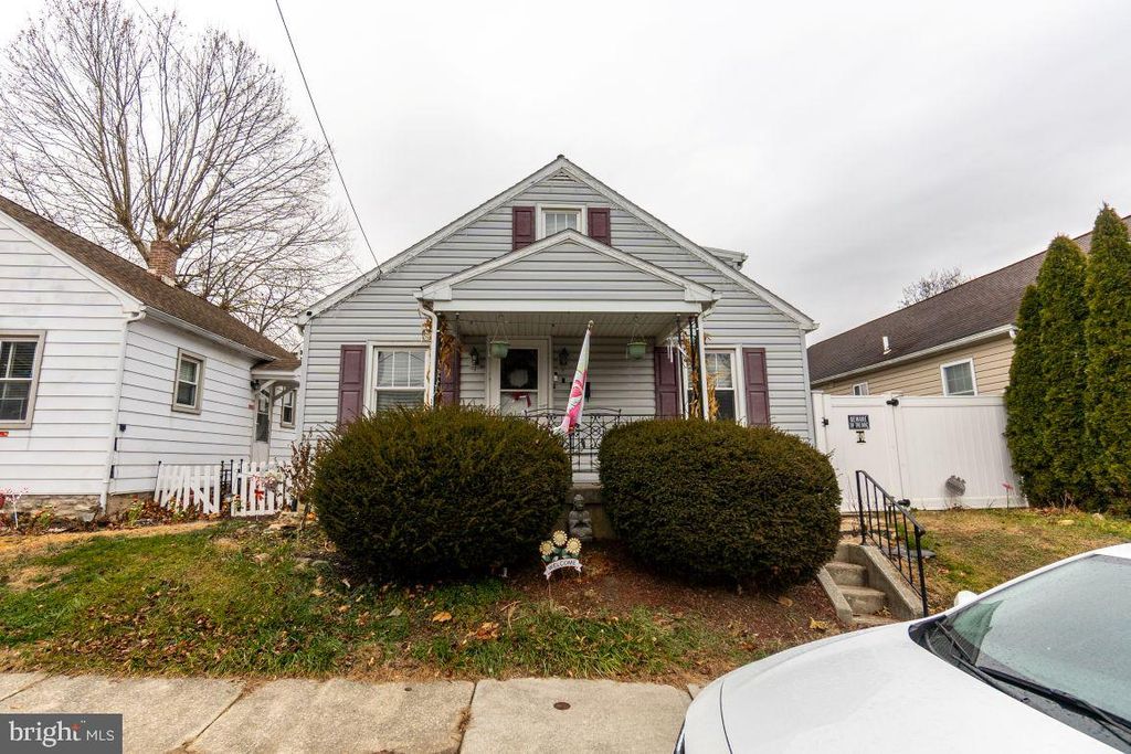 62 MCKINLEY AVE, Hanover, PA 17331