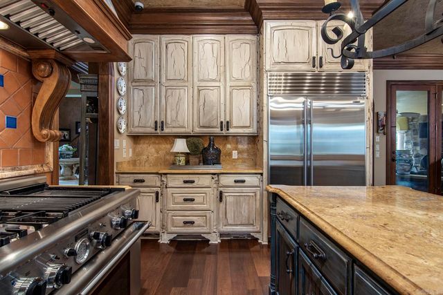 15 Spring Valley Lane, Little Rock, AR 72223