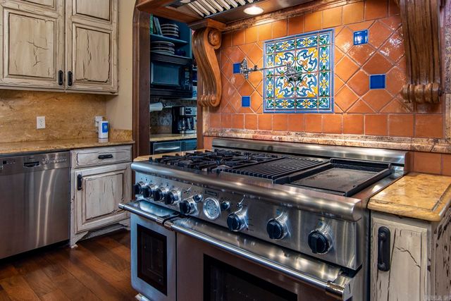 15 Spring Valley Lane, Little Rock, AR 72223