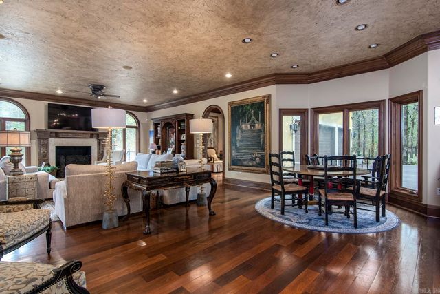 15 Spring Valley Lane, Little Rock, AR 72223