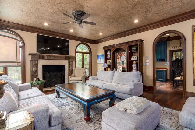 15 Spring Valley Lane, Little Rock, AR 72223