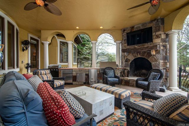 15 Spring Valley Lane, Little Rock, AR 72223