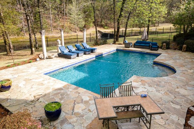 15 Spring Valley Lane, Little Rock, AR 72223