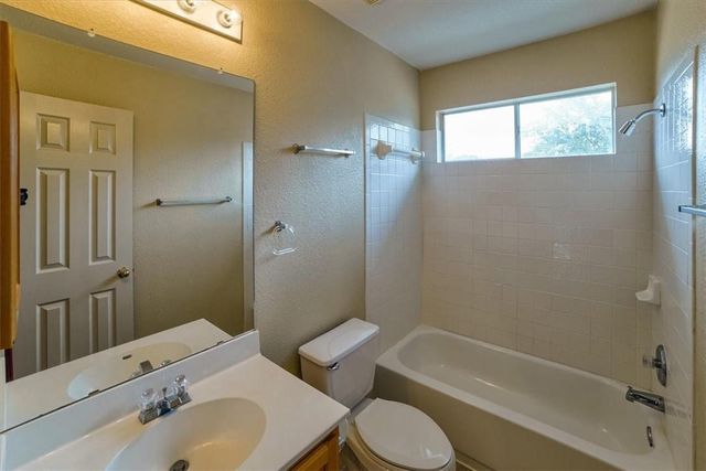 2812 Greenlee DR, Leander, TX 78641