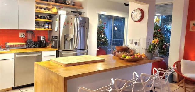 17890 W Dixie Hwy 515, North Miami Beach, FL 33160