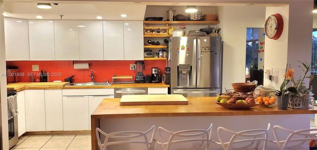 17890 W Dixie Hwy 515, North Miami Beach, FL 33160