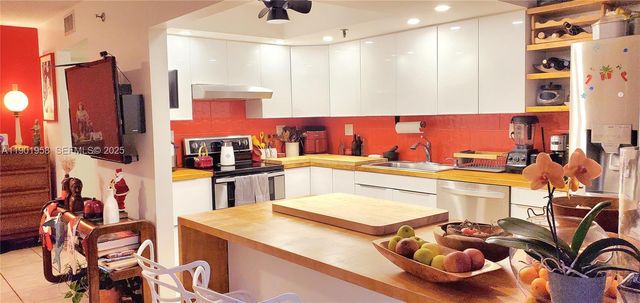 17890 W Dixie Hwy 515, North Miami Beach, FL 33160