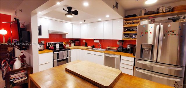 17890 W Dixie Hwy 515, North Miami Beach, FL 33160