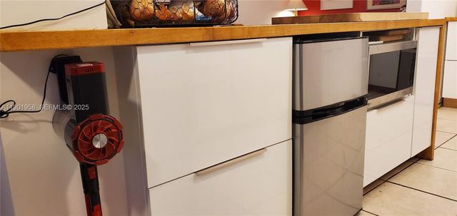 17890 W Dixie Hwy 515, North Miami Beach, FL 33160