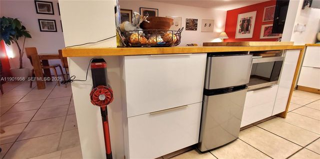 17890 W Dixie Hwy 515, North Miami Beach, FL 33160