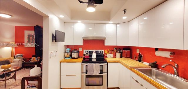 17890 W Dixie Hwy 515, North Miami Beach, FL 33160