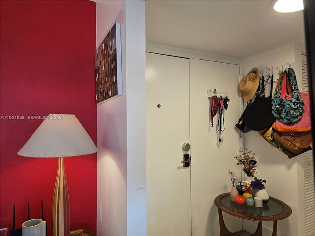 17890 W Dixie Hwy 515, North Miami Beach, FL 33160