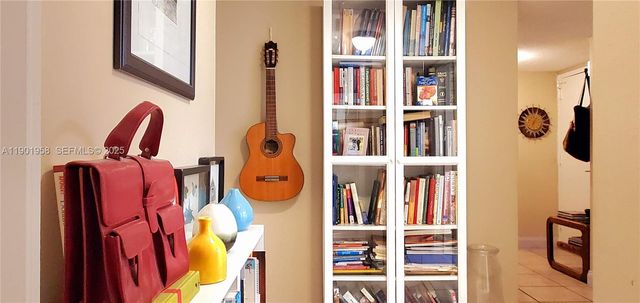 17890 W Dixie Hwy 515, North Miami Beach, FL 33160