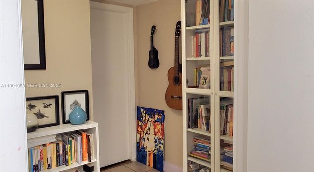 17890 W Dixie Hwy 515, North Miami Beach, FL 33160