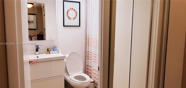 17890 W Dixie Hwy 515, North Miami Beach, FL 33160