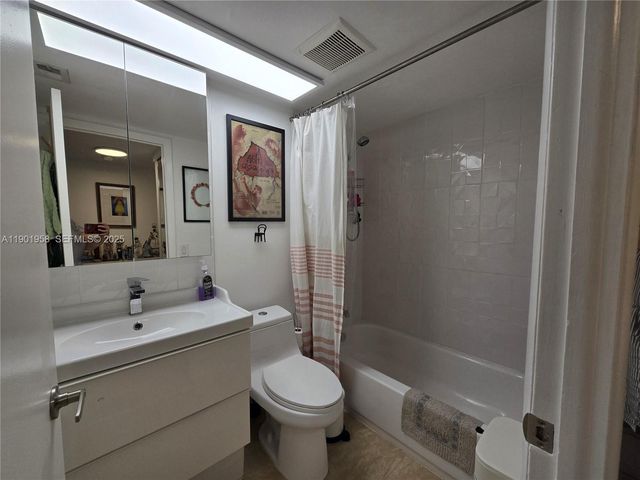 17890 W Dixie Hwy 515, North Miami Beach, FL 33160