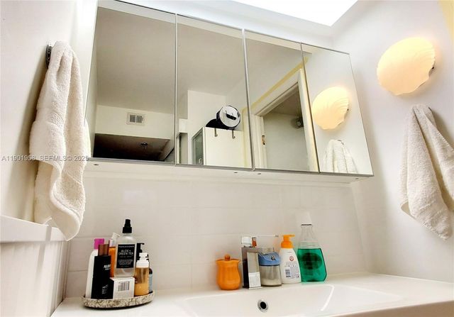 17890 W Dixie Hwy 515, North Miami Beach, FL 33160